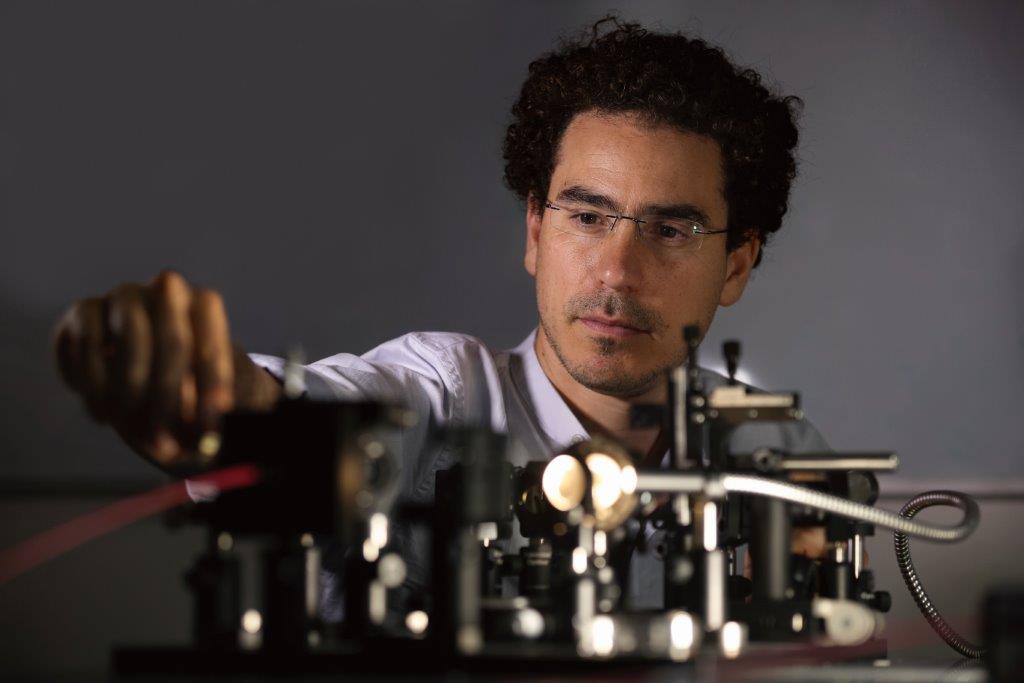 Ori Katz, an Azrieli Faculty Fellow, working with a microscope. 