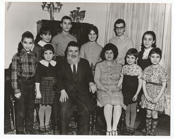 Rabbi Pinchas and his wife, Rebbetzin Alte Chaya Hirschprung, with their children. Montreal, 1968.
