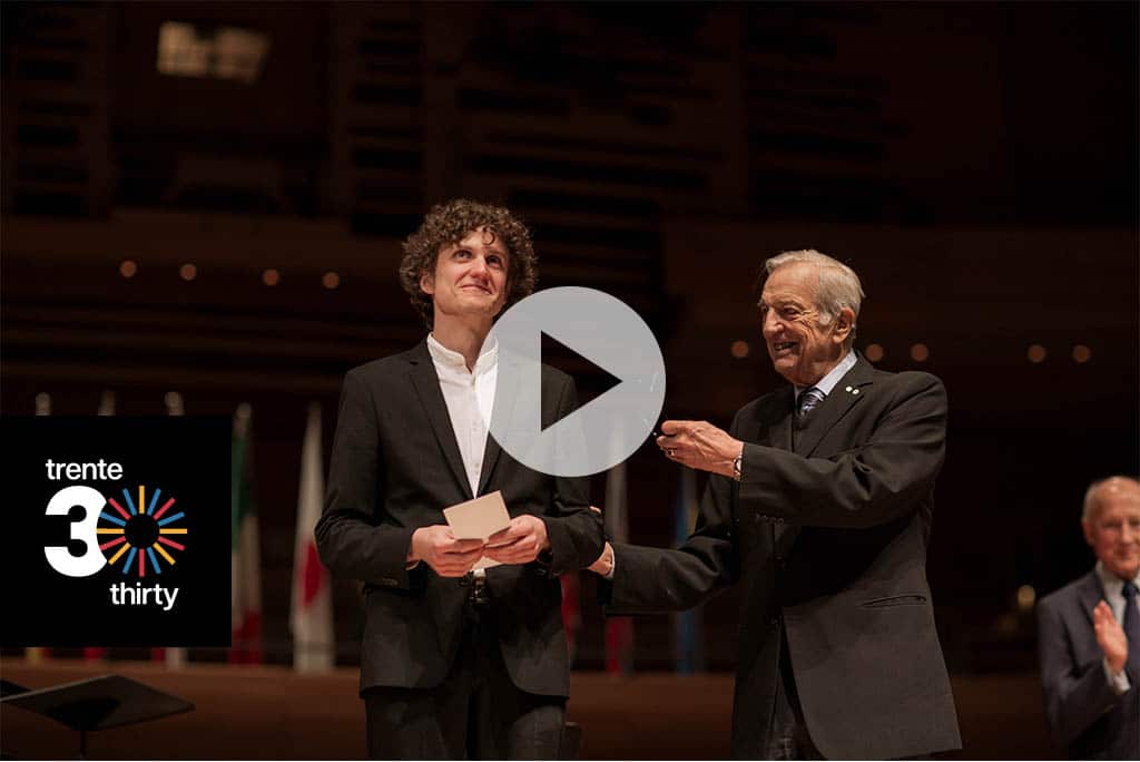 Zoltan Fejervari, accepts his award as an emerging artist.