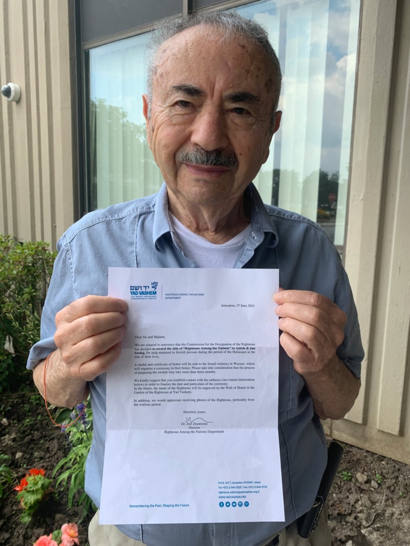 Adam Shtibel holding letter from Yad Vashem