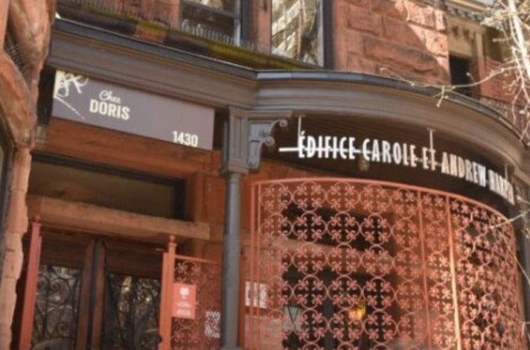 The outside of a red brick building with a sign that says "Chez Doris".